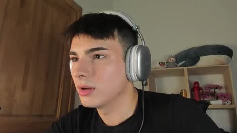 Evan Brown online show from November 4, 8:30 pm