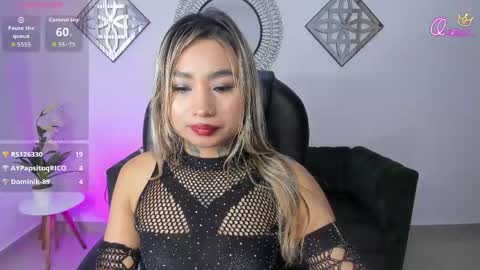 mystic_nova_ online show from April 28, 11:48 am