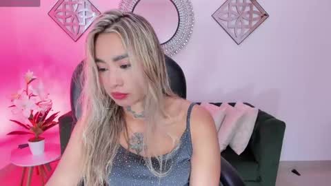 mystic_nova_ online show from May 17, 11:28 am