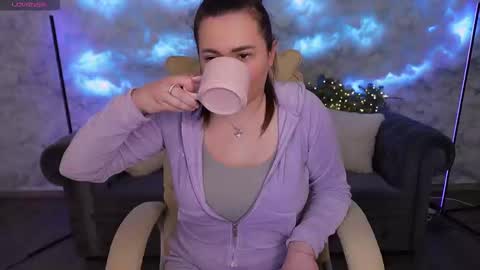 L O V E online show from February 5, 7:39 am