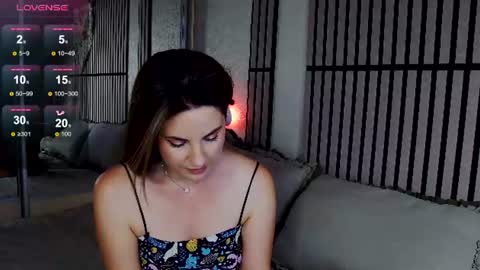 Snapshot of mystique_girl_ chatting on June 27, 8:14 pm Angeline online show from June 27, 8:14 pm