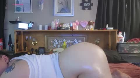 Snapshot of mzjuicybootay2169 chatting on February 28, 10:50 pm Mzjuicybootay online show from February 28, 10:50 pm