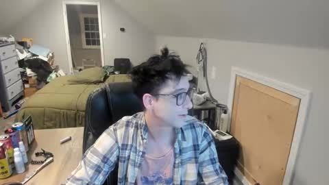 a Ordinary Boy online show from January 15, 1:32 am