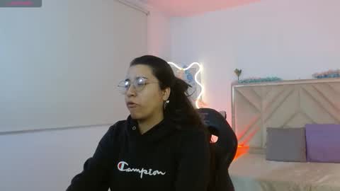 Snapshot of naanaky_tay chatting on October 8, 11:52 am TARA online show from October 8, 11:52 am