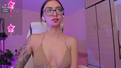 Snapshot of naath_ chatting on January 27, 9:33 pm anny online show from January 27, 9:33 pm