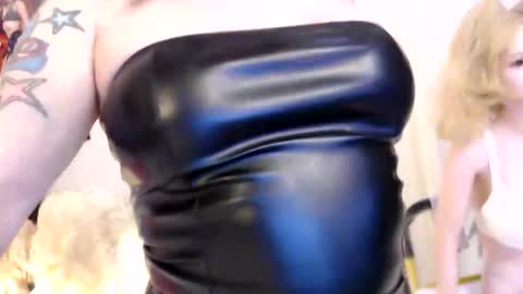 Snapshot of nadia_vixen chatting on May 15, 11:23 pm Nadia Vixen online show from May 15, 11:23 pm