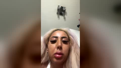 Snapshot of nadianoble chatting on February 27, 11:10 am nadianoble online show from February 27, 11:10 am