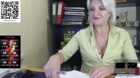 Snapshot of nadin_slut chatting on October 10, 7:35 pm Nadin online show from October 10, 7:35 pm
