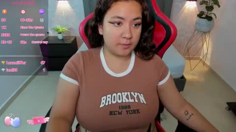 Snapshot of nadine_russo chatting on January 17, 7:27 pm Nadine online show from January 17, 7:27 pm