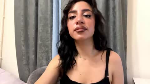 Snapshot of nadinevanni chatting on July 4, 4:13 pm Leya online show from July 4, 4:13 pm