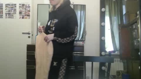 Snapshot of nadyagt chatting on April 18, 11:03 am nadyagt online show from April 18, 11:03 am
