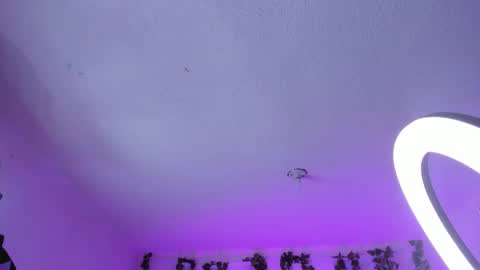 Snapshot of naenia_demonty_ chatting on February 19, 3:49 pm Naenia     online show from February 19, 3:49 pm