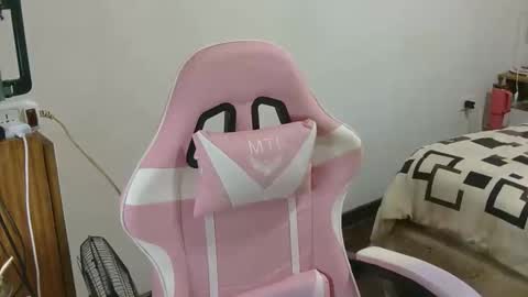 nahiarabiel online show from April 12, 9:20 pm