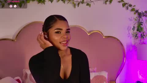 Snapshot of nahiarareina chatting on June 11, 3:32 pm NahiaraReina online show from June 11, 3:32 pm