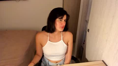 Snapshot of nahomi2021 chatting on June 6, 1:21 am independent model online show from June 6, 1:21 am