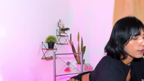  Naomi  online show from November 8, 5:45 pm