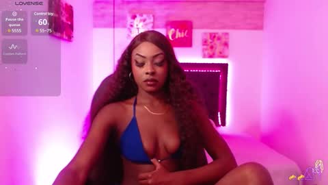 Snapshot of nahomii_hill chatting on January 24, 8:22 pm Nahomi online show from January 24, 8:22 pm