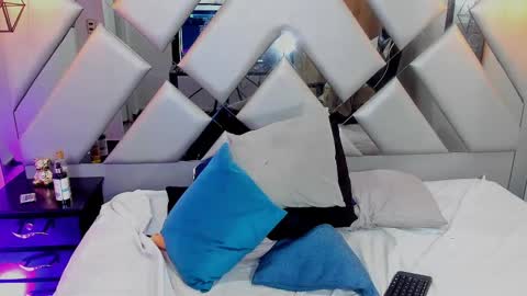 Snapshot of nahomii_hill chatting on March 1, 12:17 am Nahomi online show from March 1, 12:17 am