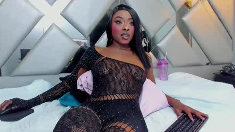 Nahomi  online show from March 7, 1:13 am