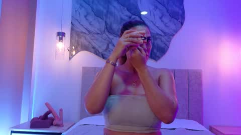 Snapshot of nahomiross chatting on February 3, 12:21 pm NahomiRoss online show from February 3, 12:21 pm