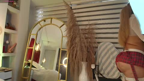 NahomiRoss online show from April 18, 12:42 pm