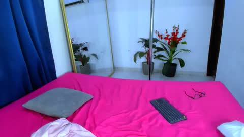 nahomy_hancook online show from December 17, 9:15 am