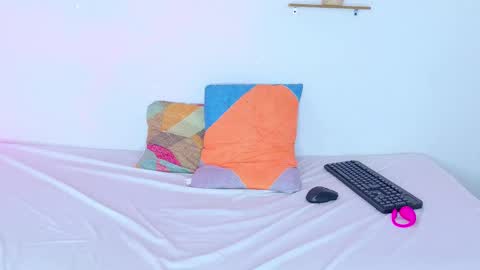 nahomy_james25 online show from January 21, 3:43 pm