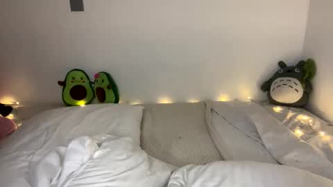 nahomy online show from March 31, 1:07 am