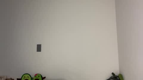 nahomy online show from April 13, 12:10 pm