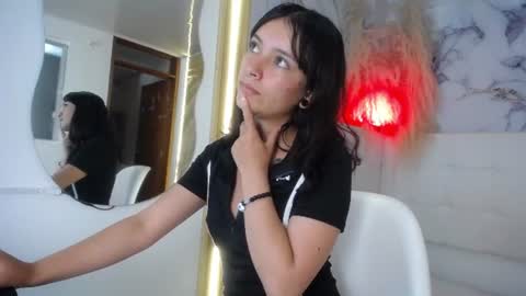 nahomy_paris online show from July 24, 12:58 pm