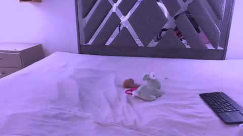 Nahomy online show from November 11, 1:38 am