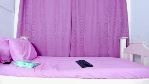 nahomy_smiith_ online show from October 26, 7:53 pm