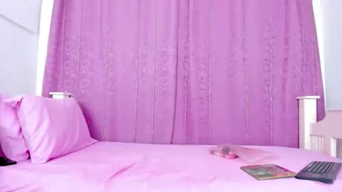 nahomy_smiith_ online show from November 1, 6:43 pm