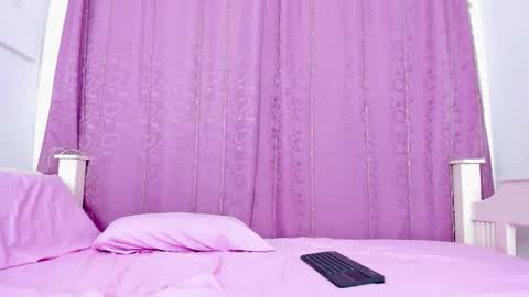 nahomy_smiith_ online show from November 15, 10:04 pm