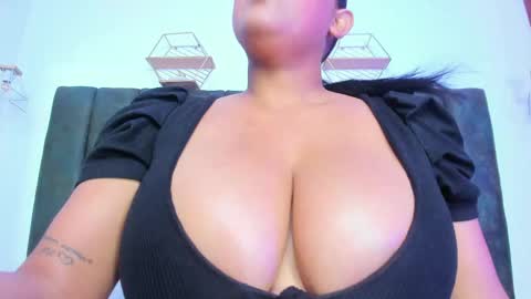 Nahomy online show from May 30, 8:17 pm