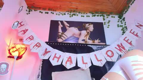 Naia x online show from October 17, 8:00 pm