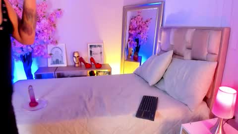 Ana online show from November 10, 8:52 pm