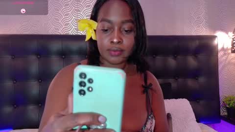 naiaramasson_ online show from October 2, 12:12 pm