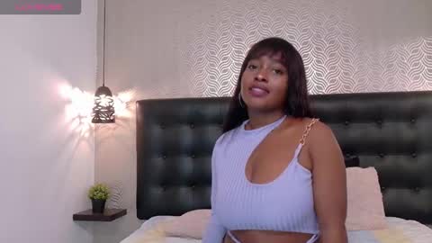 naiaramasson_ online show from December 1, 12:10 pm