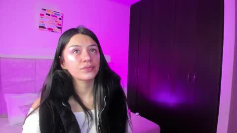 naiavoss online show from November 18, 12:20 pm