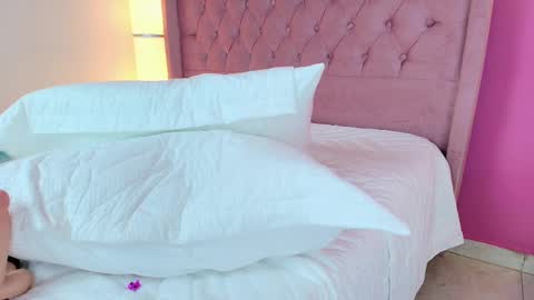 Snapshot of naiayadav chatting on February 7, 3:08 pm Naia online show from February 7, 3:08 pm