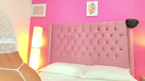 Snapshot of naiayadav chatting on February 14, 1:29 pm Naia online show from February 14, 1:29 pm