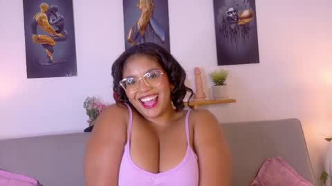 nairagold_ online show from April 23, 12:56 am