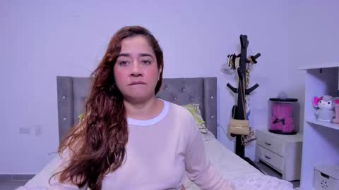 Natalia Flores online show from February 12, 10:38 pm