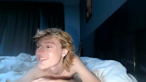 naivetwinkuseme online show from July 16, 4:29 am