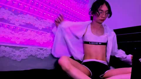 Snapshot of najimi_uwu chatting on October 20, 2:17 pm NAJI online show from October 20, 2:17 pm