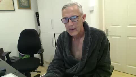 Snapshot of nakedcarpenteruk chatting on May 1, 9:03 am nakedcarpenteruk online show from May 1, 9:03 am