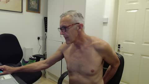 Snapshot of nakedcarpenteruk chatting on June 3, 4:23 pm nakedcarpenteruk online show from June 3, 4:23 pm
