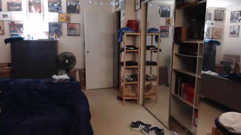 Snapshot of nakedmonkey chatting on December 25, 2:25 am nakedmonkey online show from December 25, 2:25 am