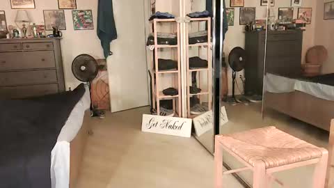 nakedmonkey online show from May 8, 1:00 am